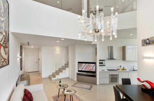 Deluxe Loft 2BR in White City by HolyGuest - image 6