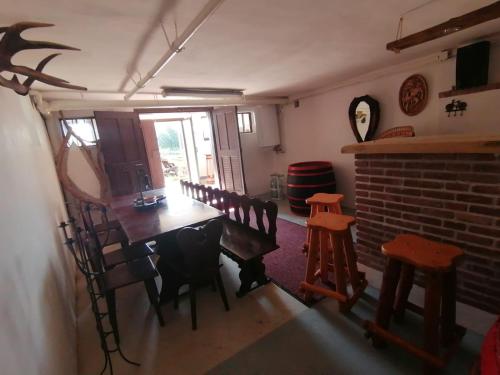 Romantisches Ferienhäuschen in den Weinbergen von Garabonc mit schöner Aussicht (Romantisches Ferienhauschen in den Weinbergen von Garabonc mit schoner Aussicht) in 高勞邦茨