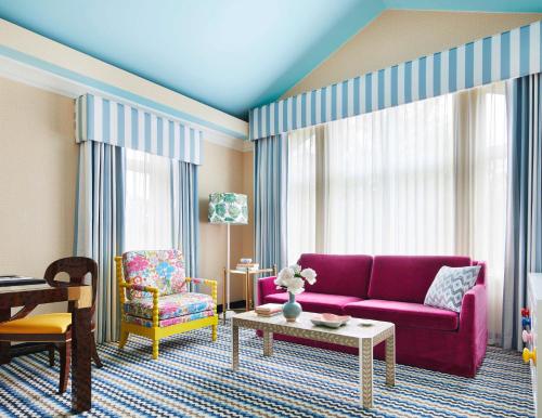 Graduate King Suite with Balcony
