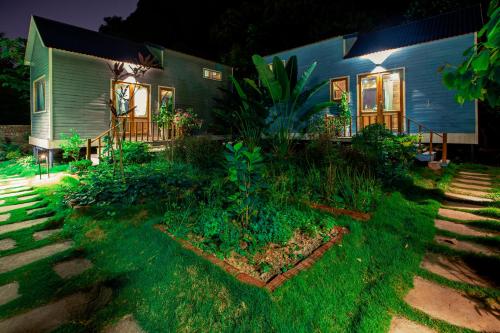 Blue Lagoon Cat Ba in Lan Ha Bay