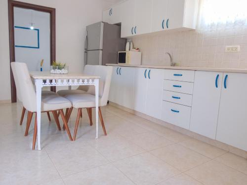 Palmera by LOREN VILLAGE, Neve Zohar (foto 4)