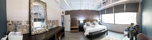 Emdoneni Lodge with Zululand Cat Conservation Project Emdoneni Lodge with Zululand Cat Conservation Project