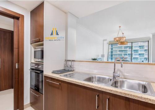 Luxurious 2 Bed Next to Burj Khalifa, Hosted by Desert City Stays, Dubaï (photo 8)