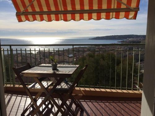 MENTON APPARTEMENT VUE MER 2 Pièces