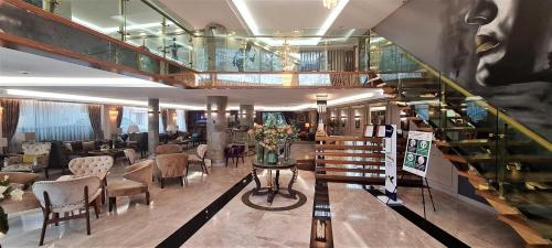 ردهة, فندق وسبا توزلا جاردن (Tuzla Garden Hotel and Spa) in توزلا