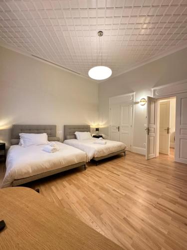 Castellano Hotel & Suites - image 9