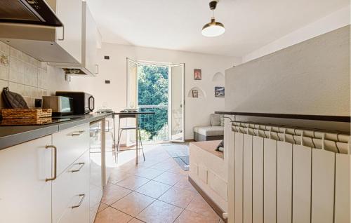 virtuve, 1 Bedroom Pet Friendly Home In Avegno in Avegno