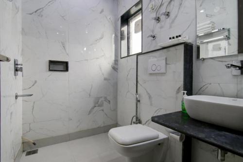 Hotel De Hocks Deluxe - New Delhi Railway Station