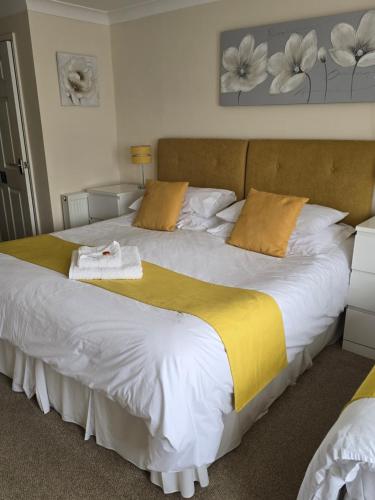 1 king bed, 2 twin beds