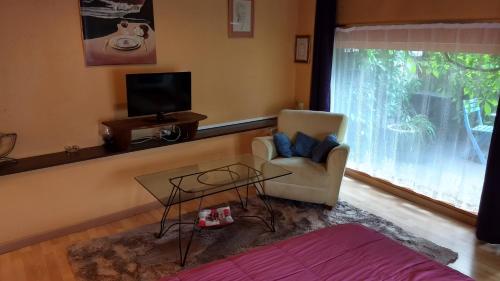 Logement cosy proche gare avec terrasse de verdure in La Metairie