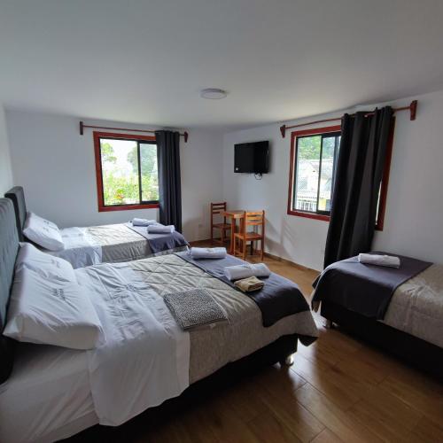 2 double beds, 1 twin bed