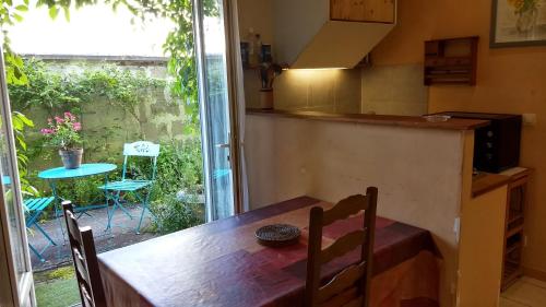 Logement tranquille et frais proche gare au RDC in La Metairie