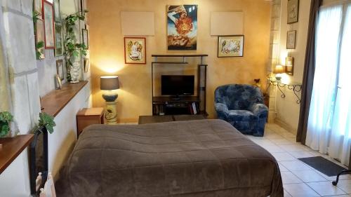 Logement tranquille et frais proche gare au RDC in La Metairie