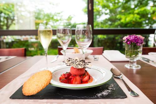 Restaurant, Brit Hotel Rennes Cesson in Cesson-Sevigne