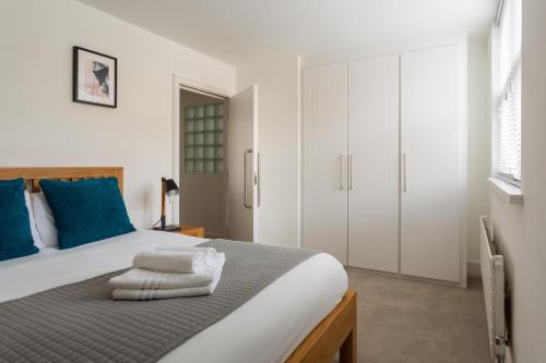 Victoria - Vincent Square by Flying Butler - image 2