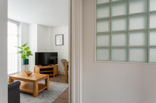 Victoria - Vincent Square by Flying Butler - image 5