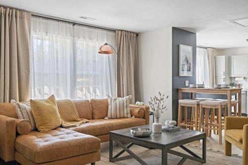 Luxurious 4 Bed 2 bath in Downtown Brevard in Brevard, USA