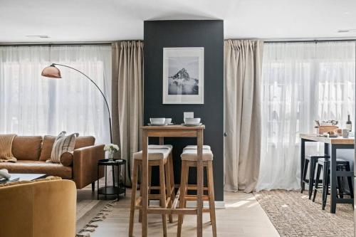 Luxurious 4 Bed 2 bath in Downtown Brevard in Brevard, USA