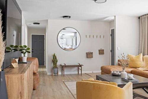 Luxurious 4 Bed 2 bath in Downtown Brevard in Brevard, USA