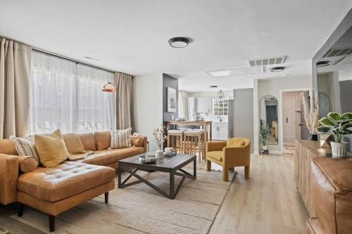 Luxurious 4 Bed 2 bath in Downtown Brevard in Brevard, USA