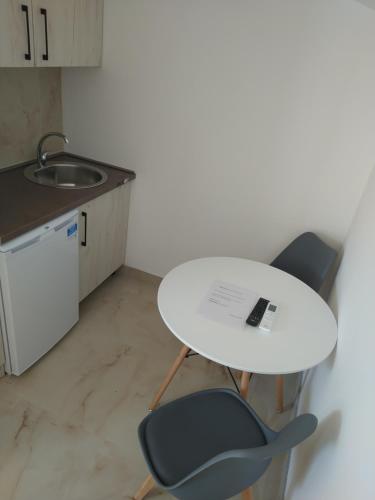 Hostel Vera - Airport Podgorica - image 10