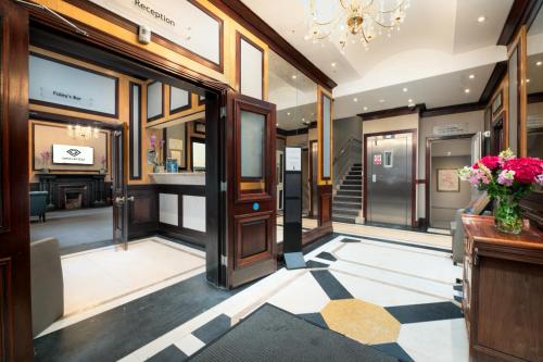 Langham Court Hotel - image 4