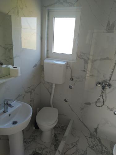 Hostel Vera - Airport Podgorica - image 14