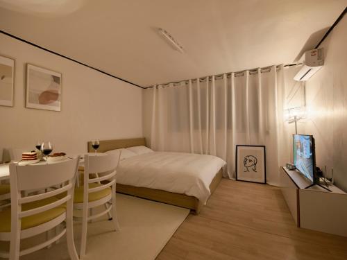 Warm Place Room Type - Large Double Room