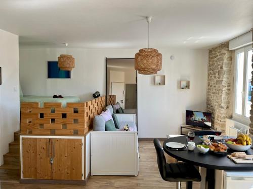 Logement chaleureux et lumineux avec pierres apparentes à l'Étang au Duc - Location saisonnière - Vannes