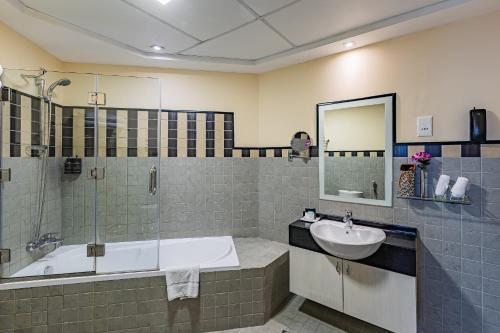 room detail thumbnail 2