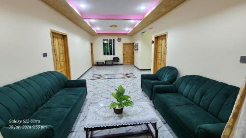 4 bedrooms, 11 beds