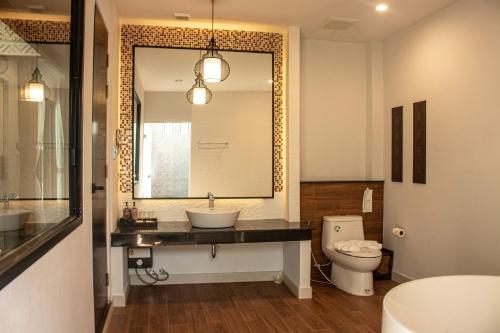 room detail thumbnail 2