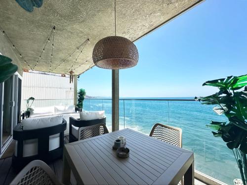 Charming Malibu Oceanfront 1BR Escape - PCHL in Malibu, USA