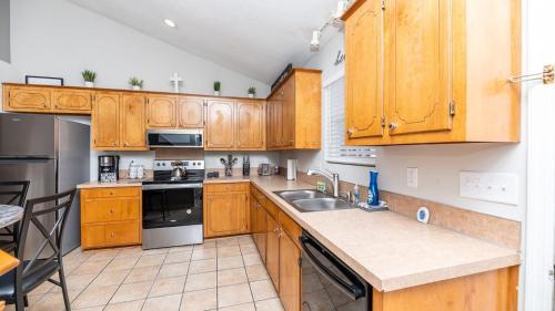 Lavender Escape, Near The Airport & Restaurants near Middleton Place