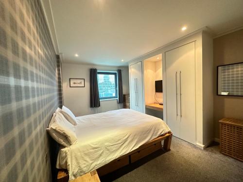 Horizon Canary Wharf Apartments - image 9