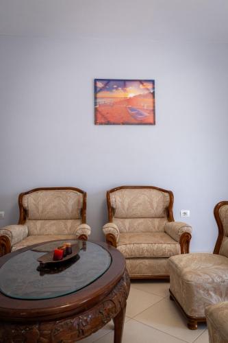Three-Bedroom Villa image 9