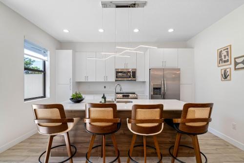 Close to DT Tampa Newly Designed Fully Stocked Kitchen in Tampa, USA