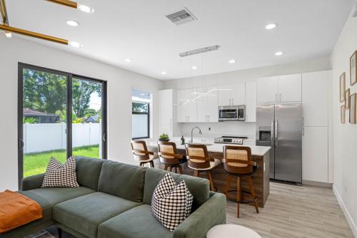 Close to DT Tampa Newly Designed Fully Stocked Kitchen in Tampa, USA
