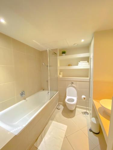 Horizon Canary Wharf Apartments - image 11