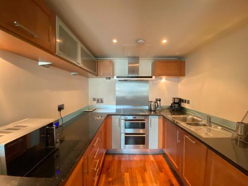 Horizon Canary Wharf Apartments - image 10