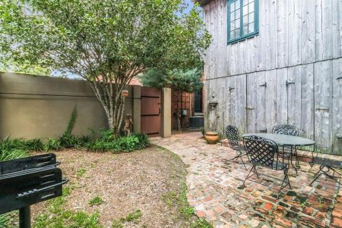 Historic Old Bank with Vault in Downtown Scott in Scott