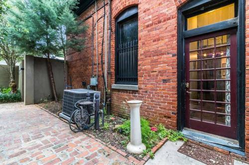 Historic Old Bank with Vault in Downtown Scott in Scott