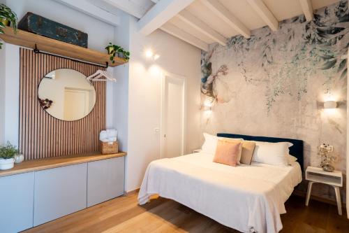 Deluxe Double Room with Partial Sea View