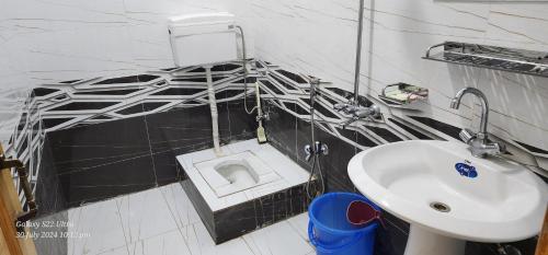 Mashal Palace Apartment's - image 4