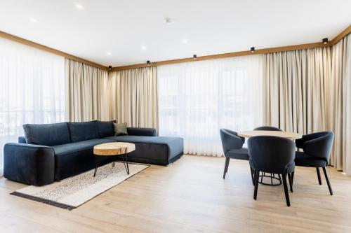 1 king bed, 1 sofa bed