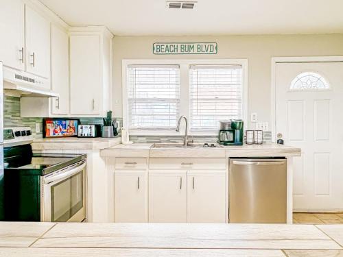 DWs Oceanfront Beach House Huge Sun Deck