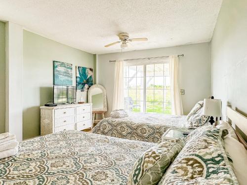 DWs Oceanfront Beach House Huge Sun Deck