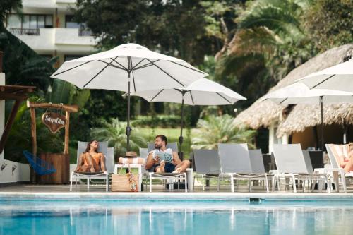 585710395 Ysuri Sayulita - Beachfront Hotel