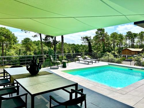 MAISON CHAPRON Villa de standing avec piscine, calme et golf à Biscarrosse - Location, gîte - Biscarrosse
