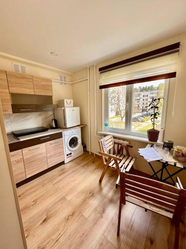virtuve, 32m² 1 guļamistaba, 1 privāta vannas istaba Dzīvoklis Līči
 (Peaceful Place) in Līči